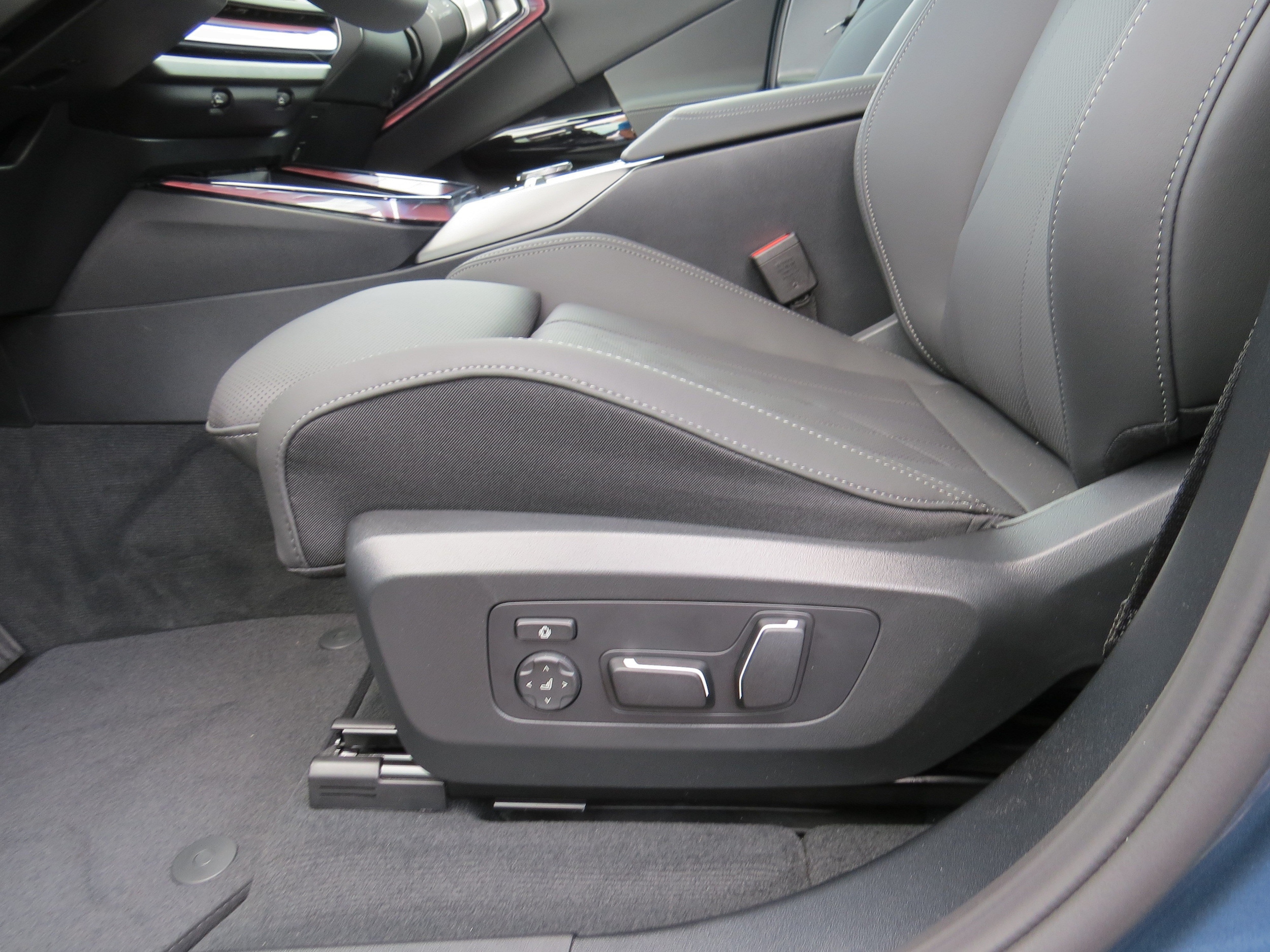 2026 BMW X3 30 - Photo 12