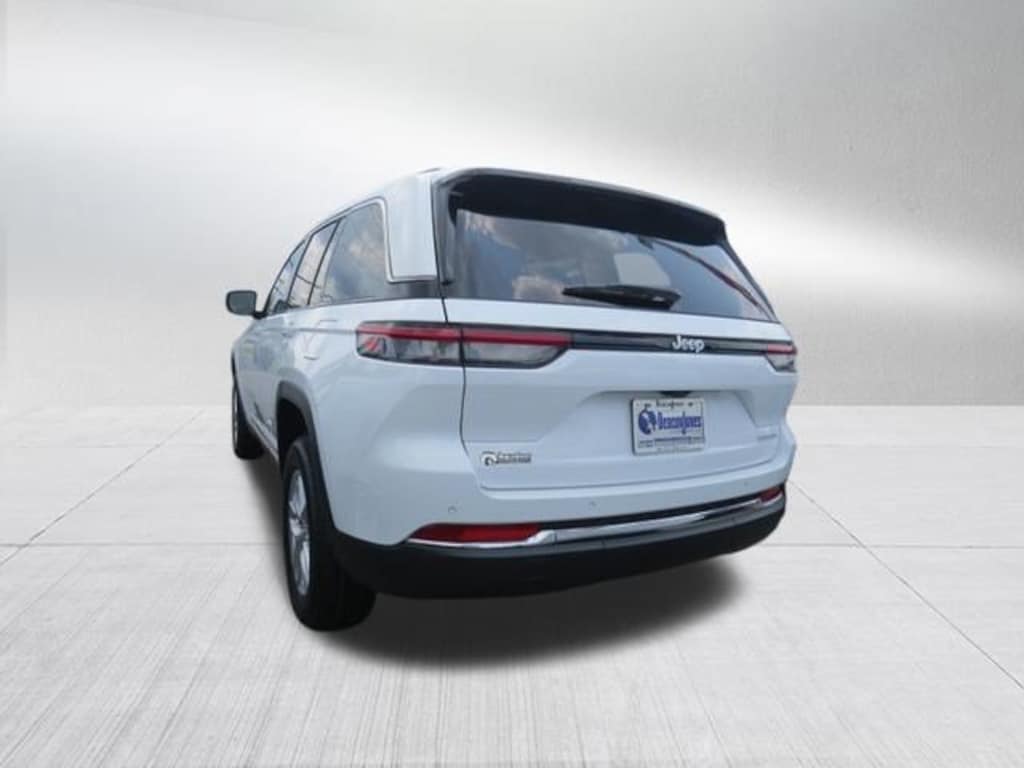New 2026 Jeep Grand Cherokee Laredo Sport Utility