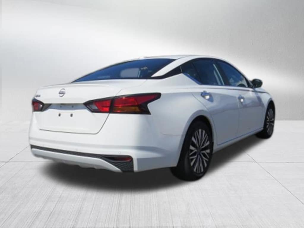 Used 2025 Nissan Altima SV Sedan