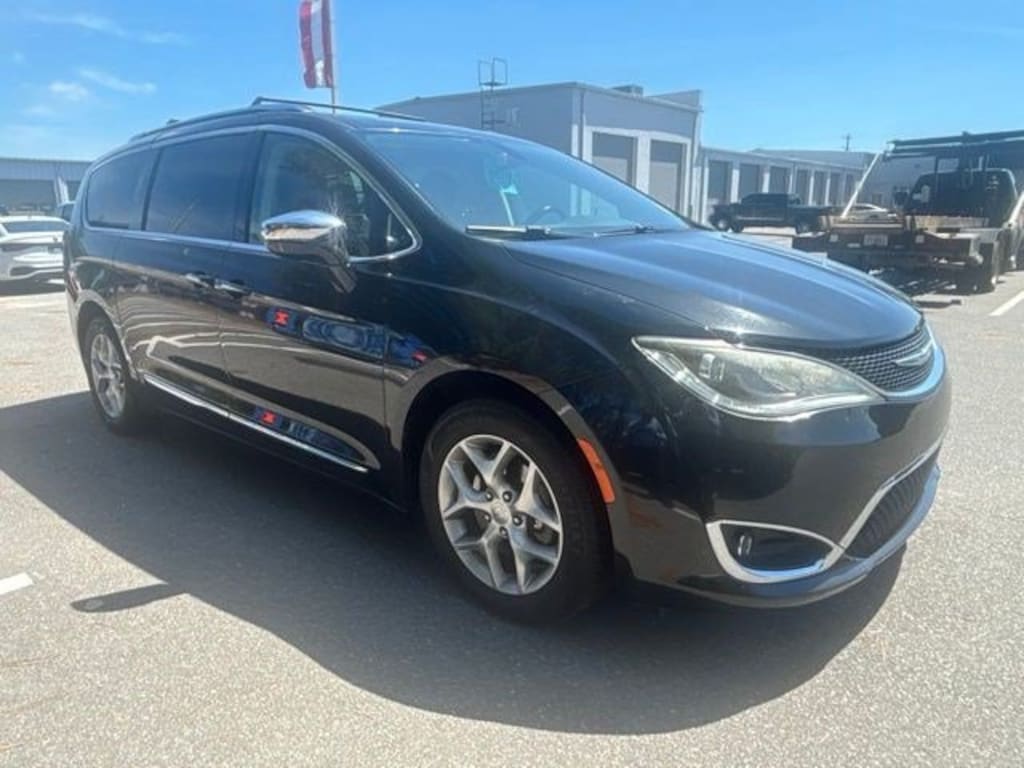 Used 2020 Chrysler Pacifica Limited Van Passenger Van