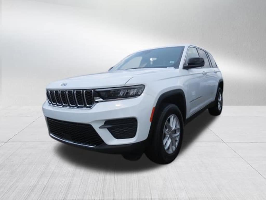 New 2026 Jeep Grand Cherokee Laredo Sport Utility