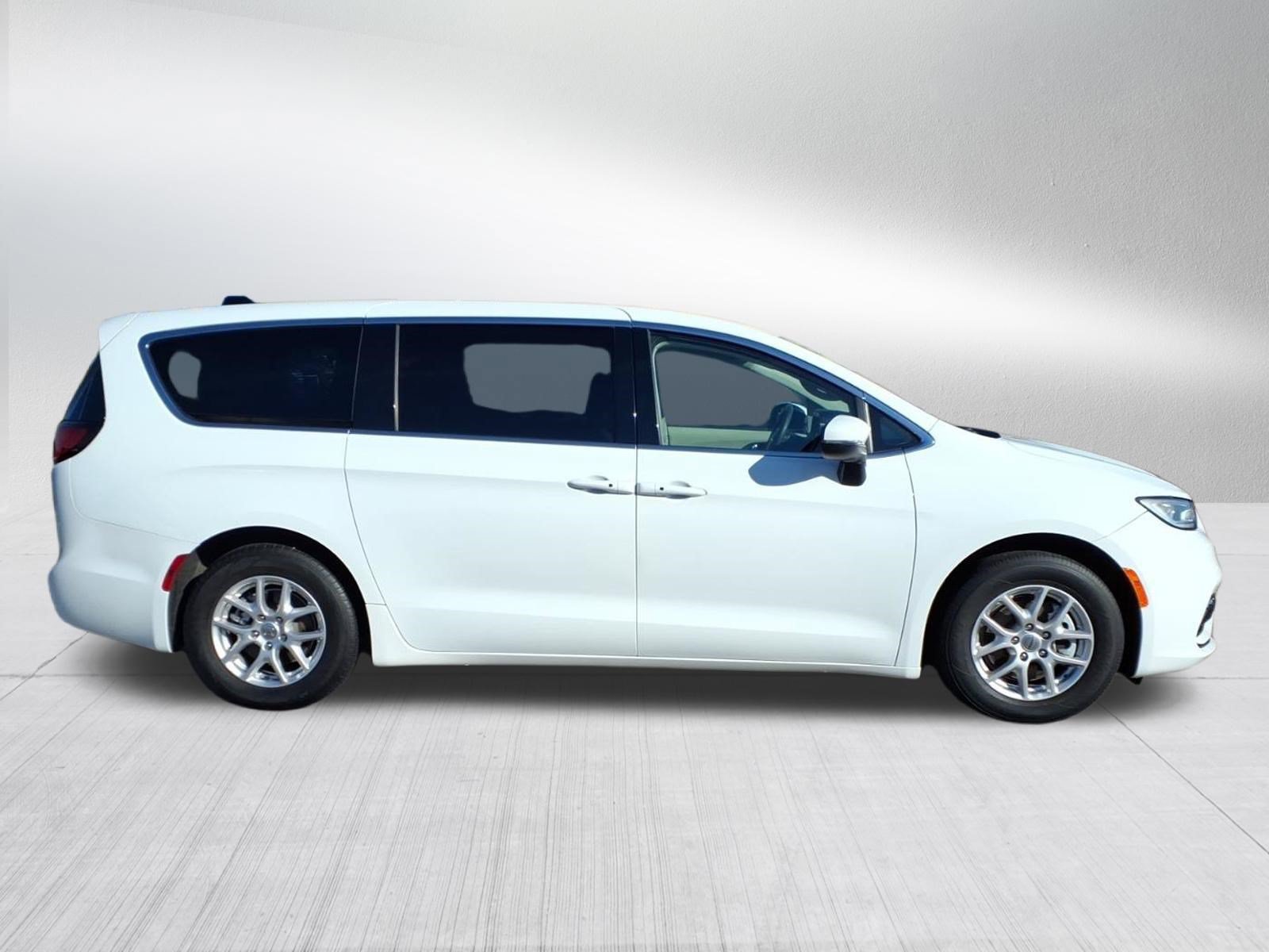 Used 2023 Chrysler Pacifica Touring L Van Passenger Van
