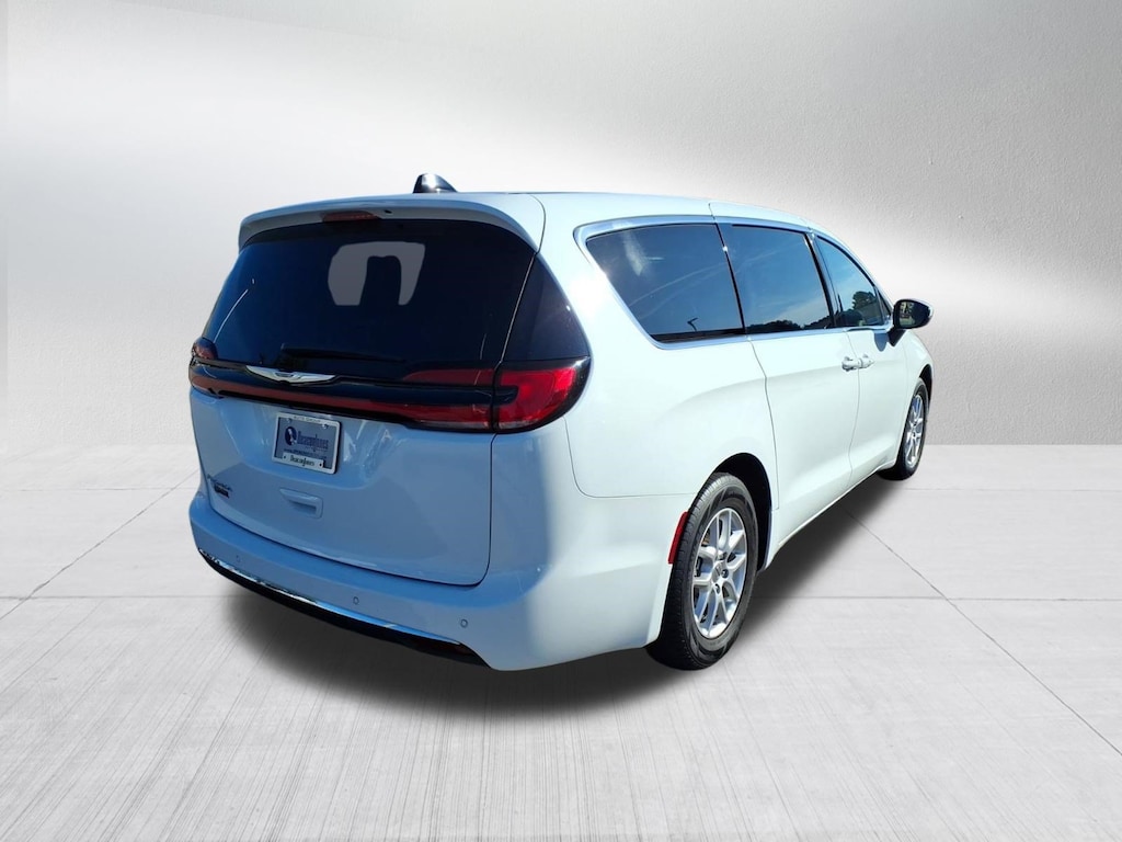 Used 2023 Chrysler Pacifica Touring L Van Passenger Van