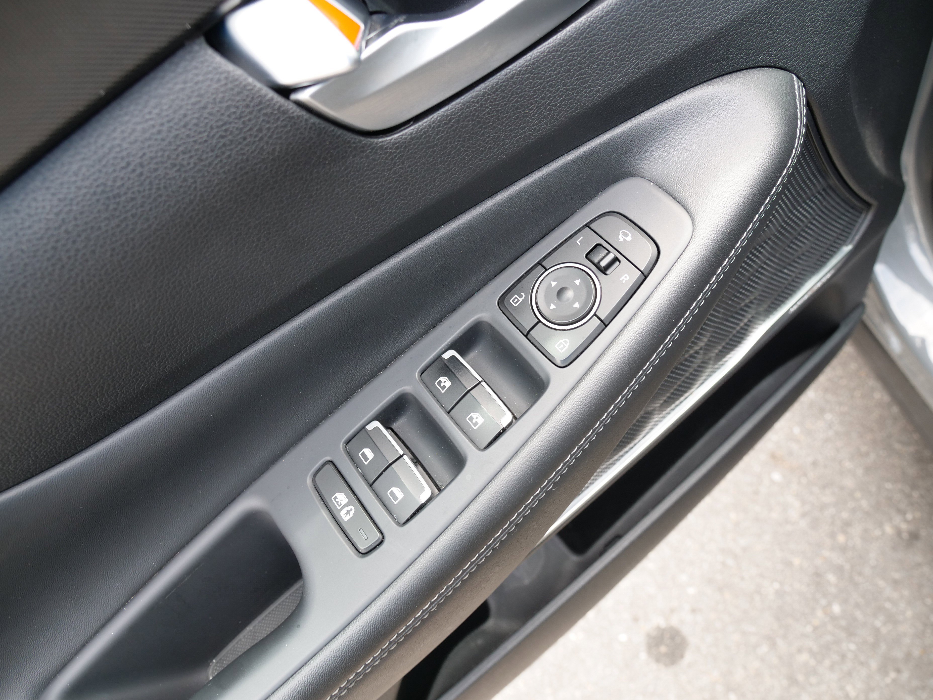 2023 Hyundai Santa Fe Limited - Photo 16