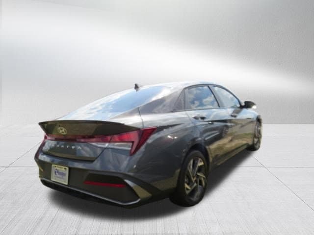 2025 Hyundai Elantra SEL - Photo 7