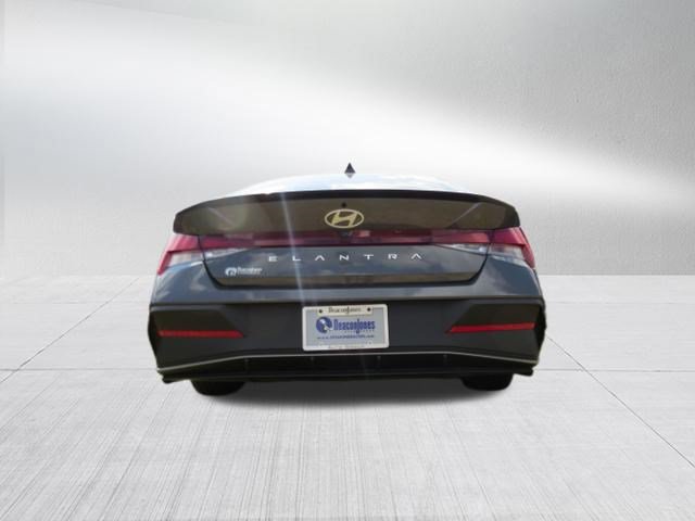 2025 Hyundai Elantra SEL - Photo 6