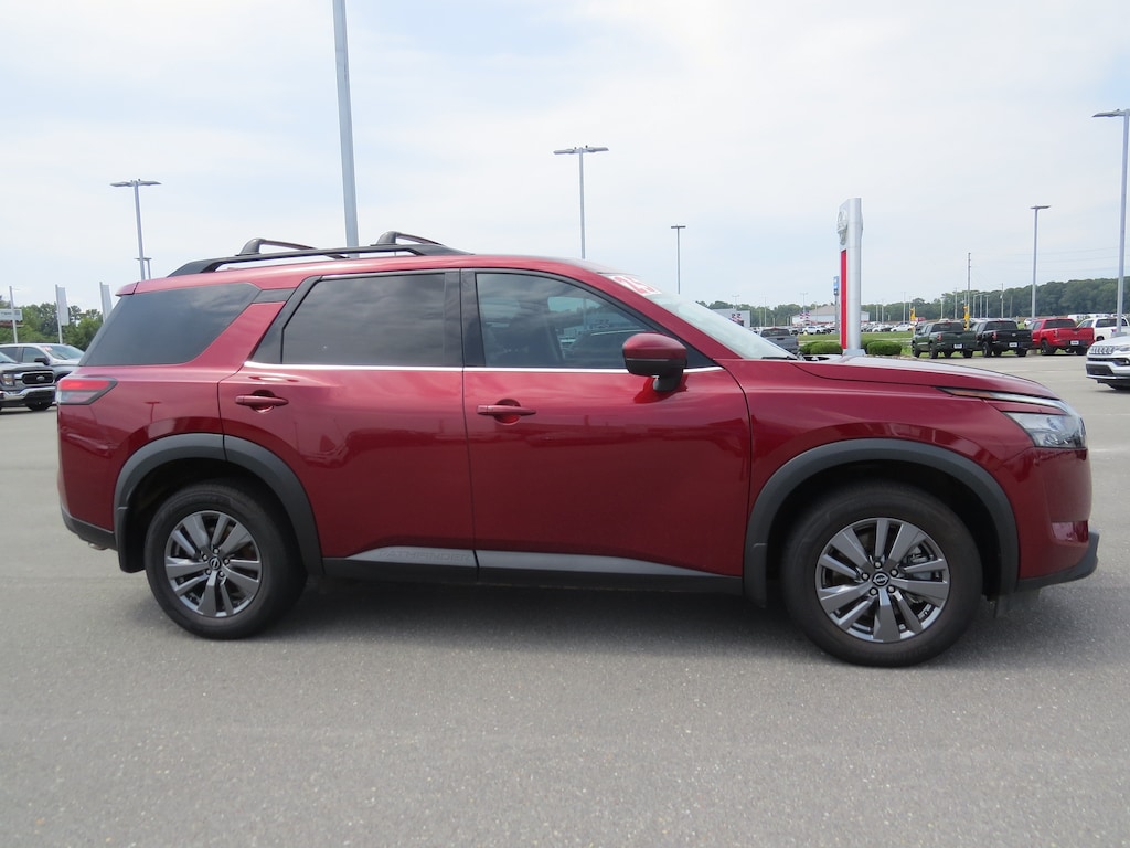 Used 2025 Nissan Pathfinder SV SUV
