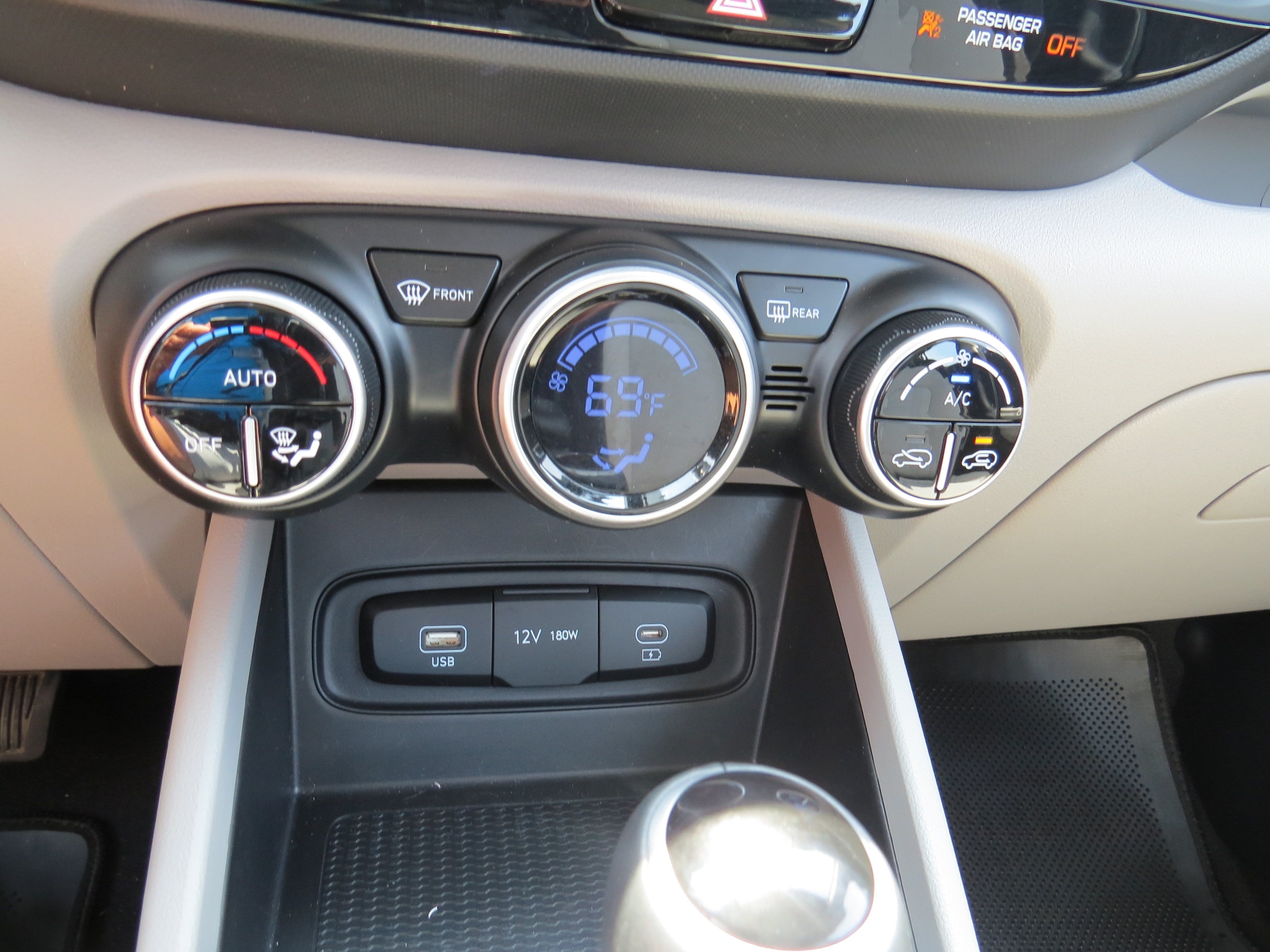 2024 Hyundai Venue SEL - Photo 16
