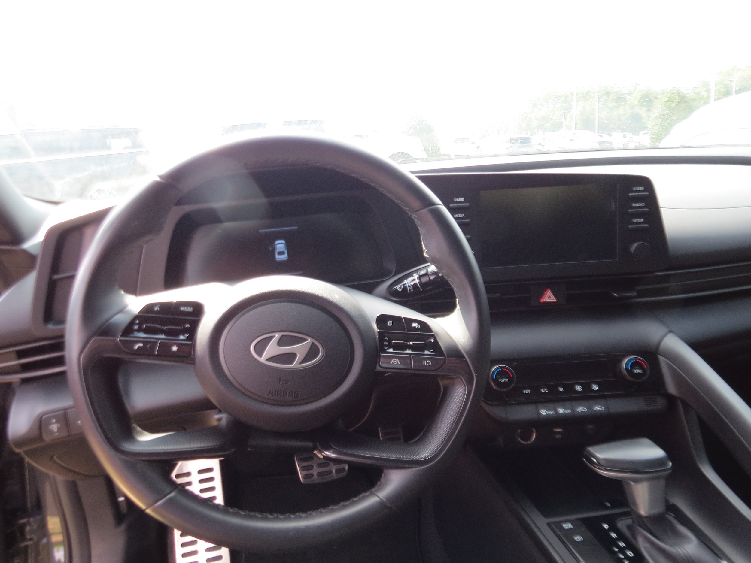 2025 Hyundai Elantra SEL - Photo 12