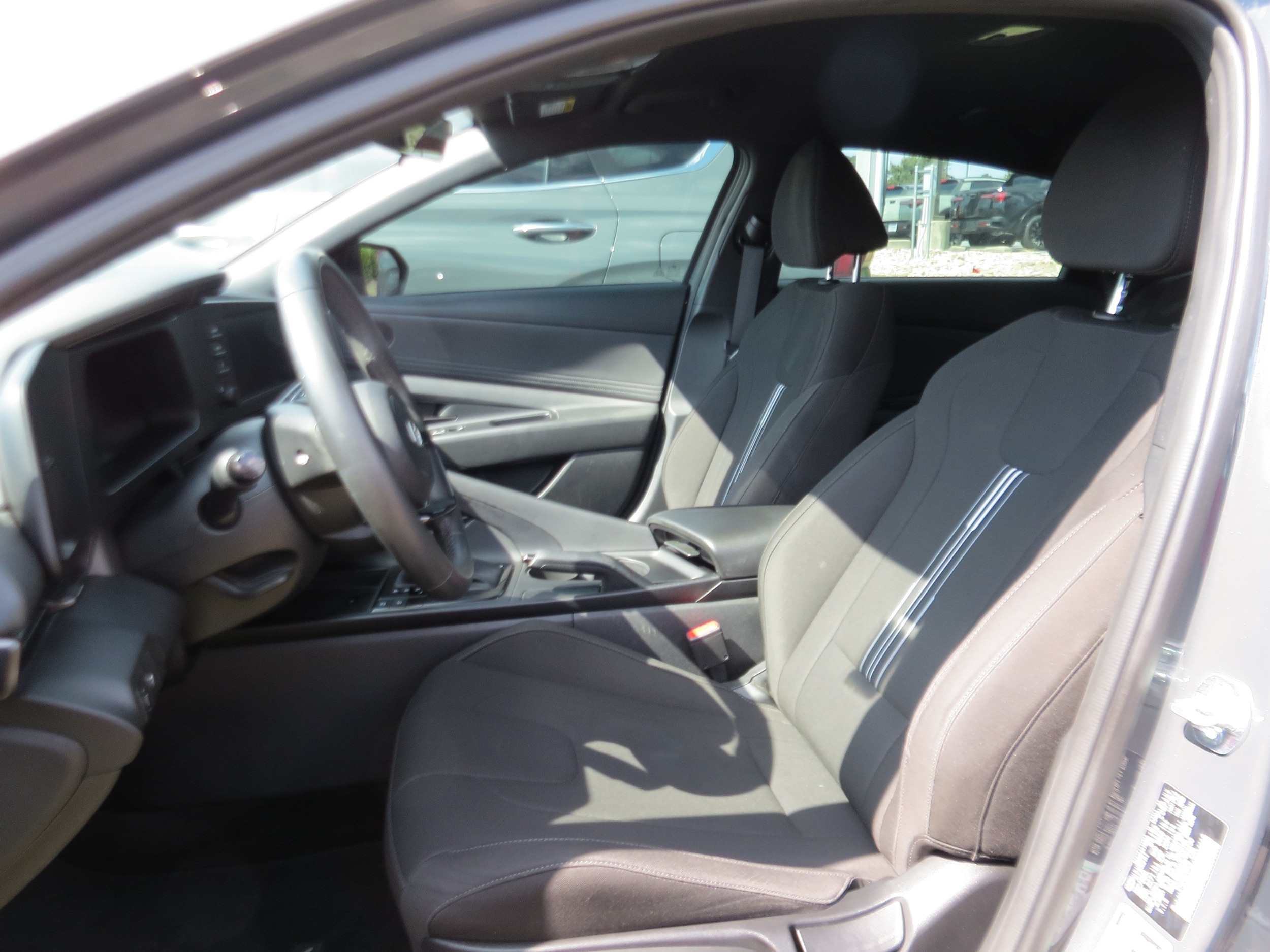 2025 Hyundai Elantra SEL - Photo 10