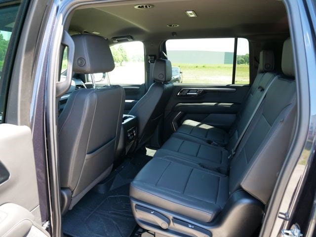 2025 Chevrolet Suburban LT - Photo 13