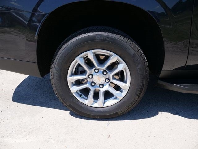 2025 Chevrolet Suburban LT - Photo 11