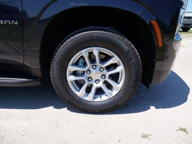 2025 Chevrolet Suburban LT - Photo 10