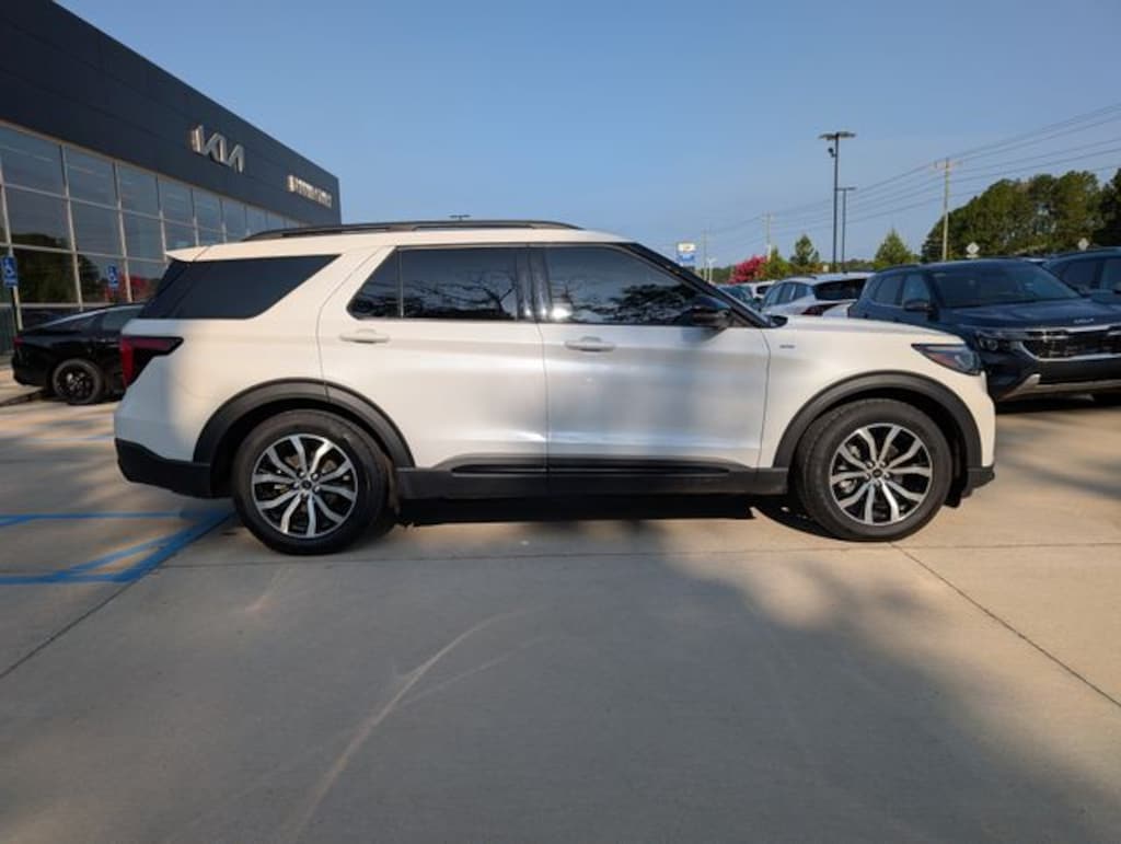 Used 2025 Ford Explorer ST-Line SUV