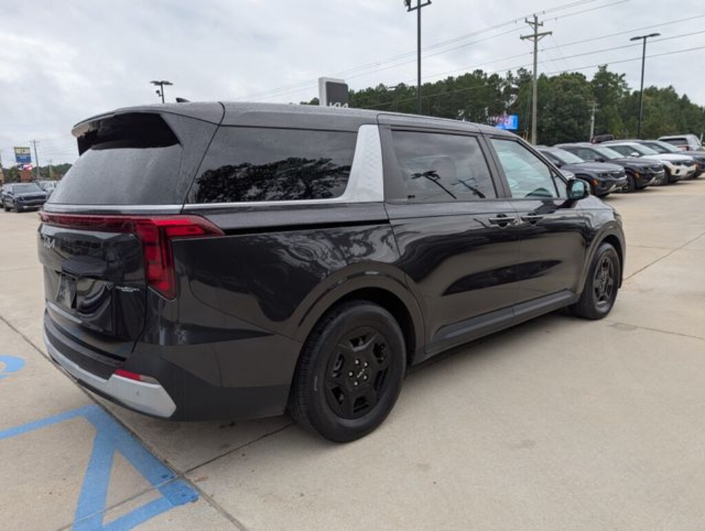 Used 2025 Kia Carnival LX Minivan/Van