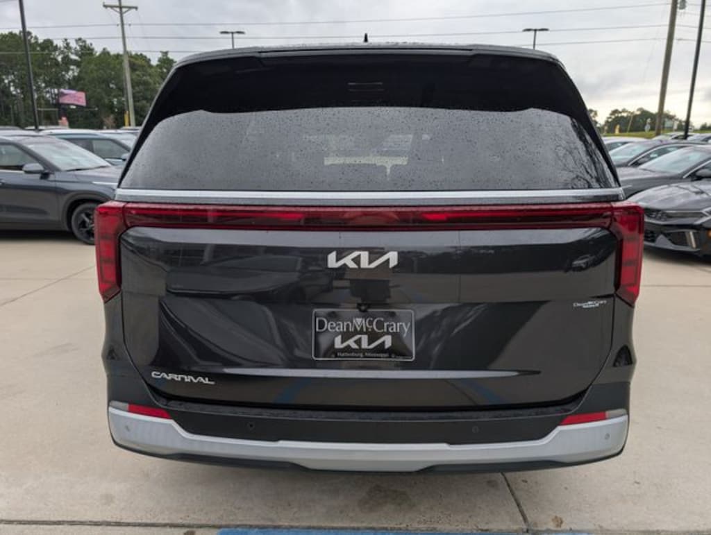 Used 2025 Kia Carnival LX Minivan/Van