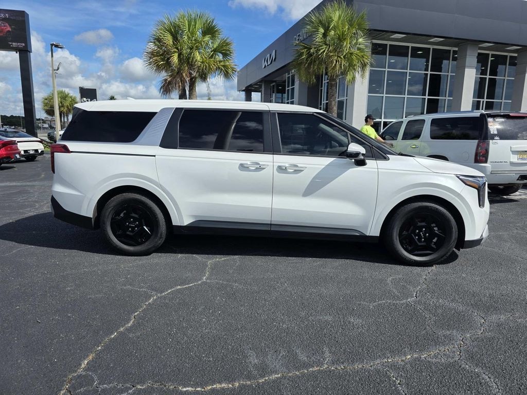 Used 2025 Kia Carnival LX Minivan/Van