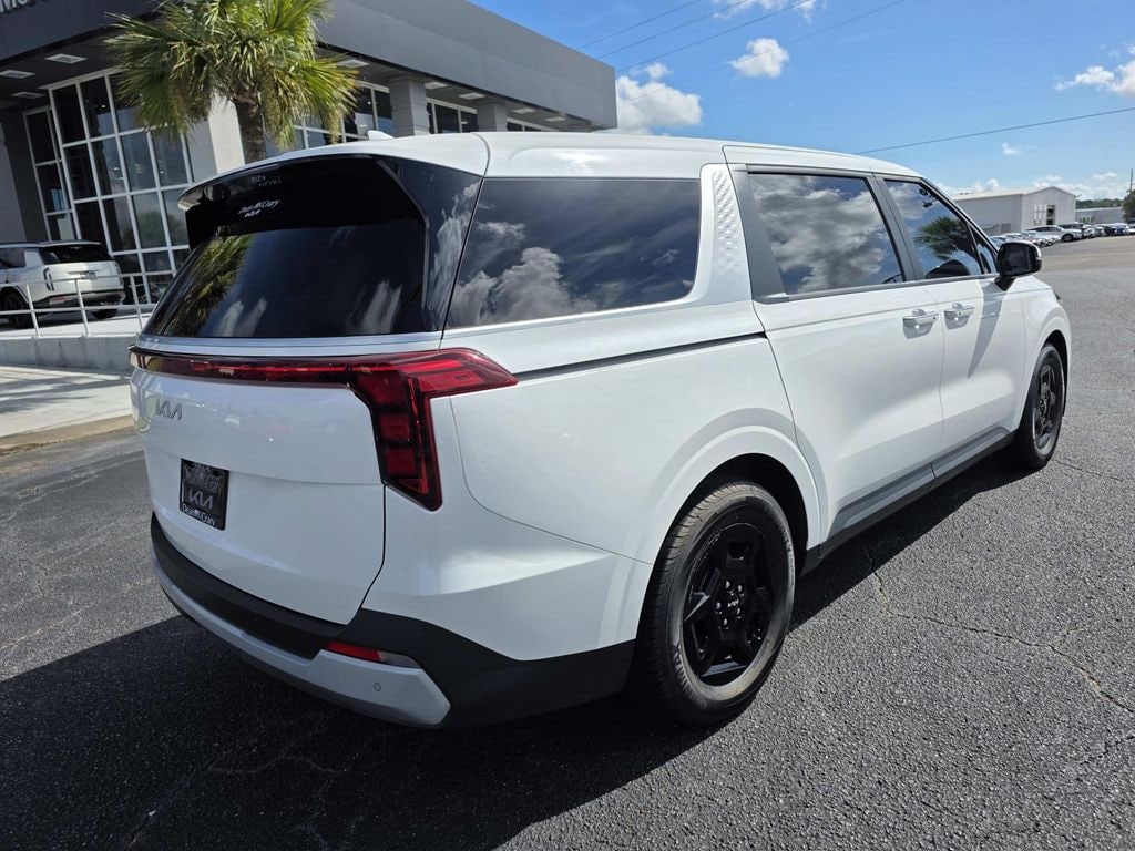 Used 2025 Kia Carnival LX Minivan/Van