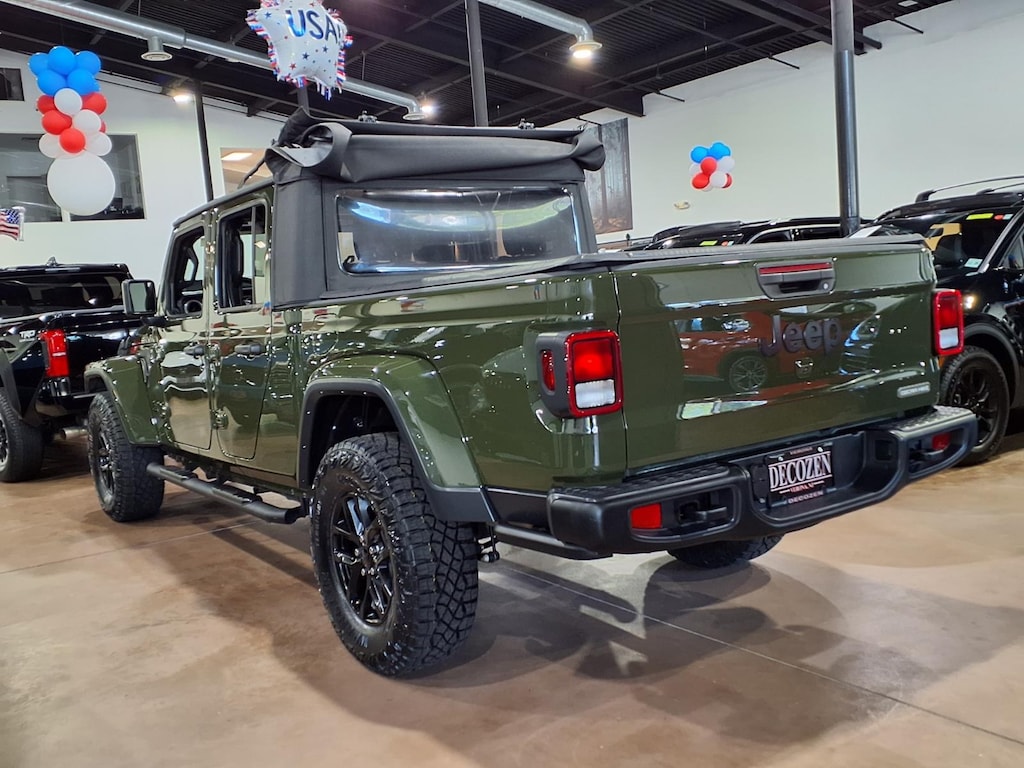 Used 2023 Jeep Gladiator Freedom 4x4 Freedom Crew Cab 5.0 ft. SB