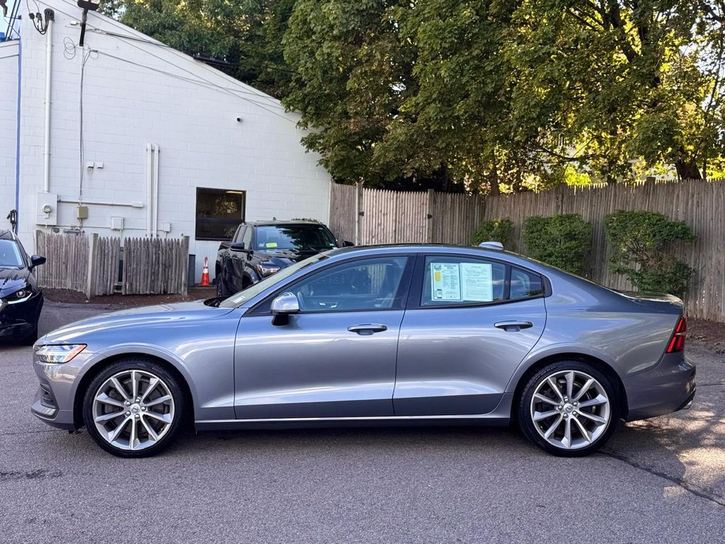 Used 2021 Volvo S60 T6 Momentum Sedan