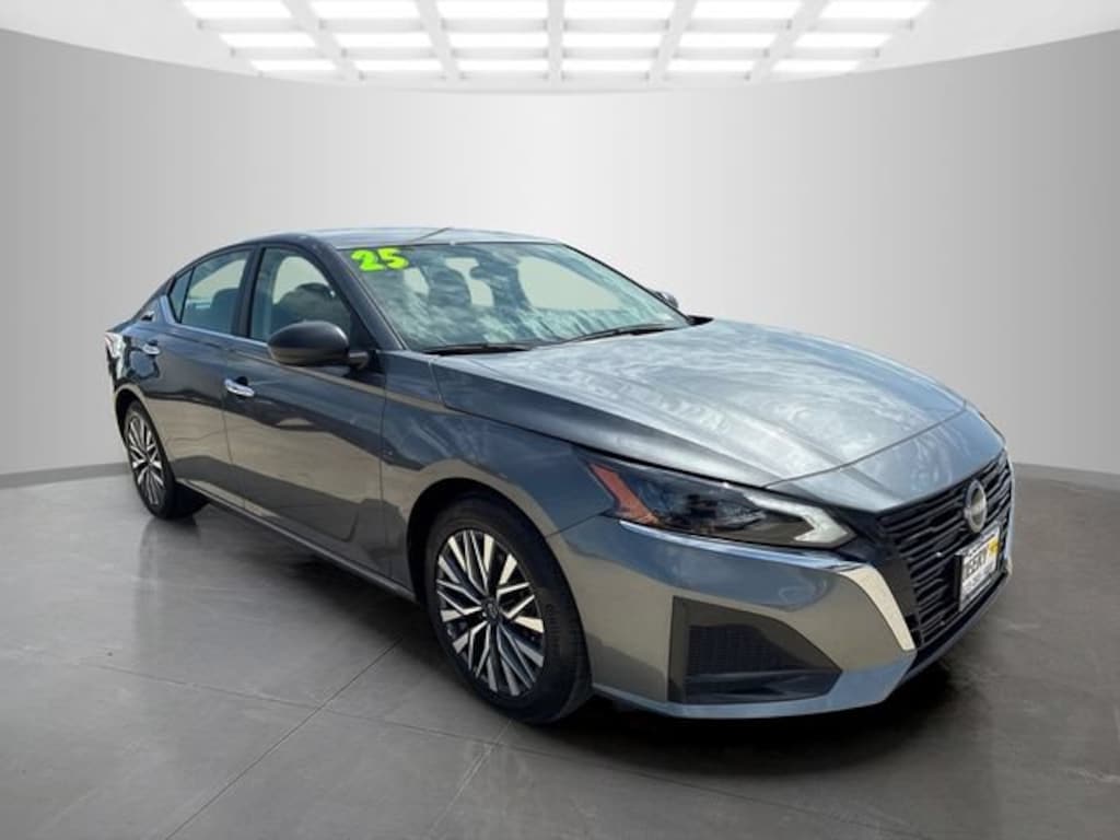 Used 2025 Nissan Altima SV Sedan