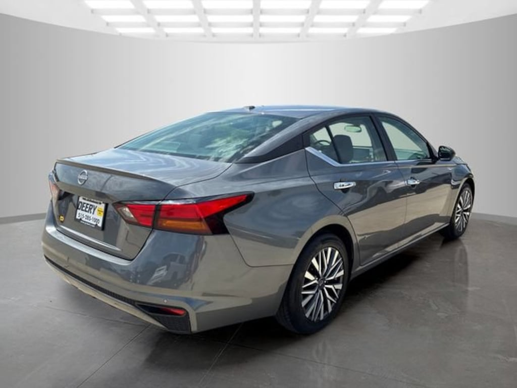 Used 2025 Nissan Altima SV Sedan