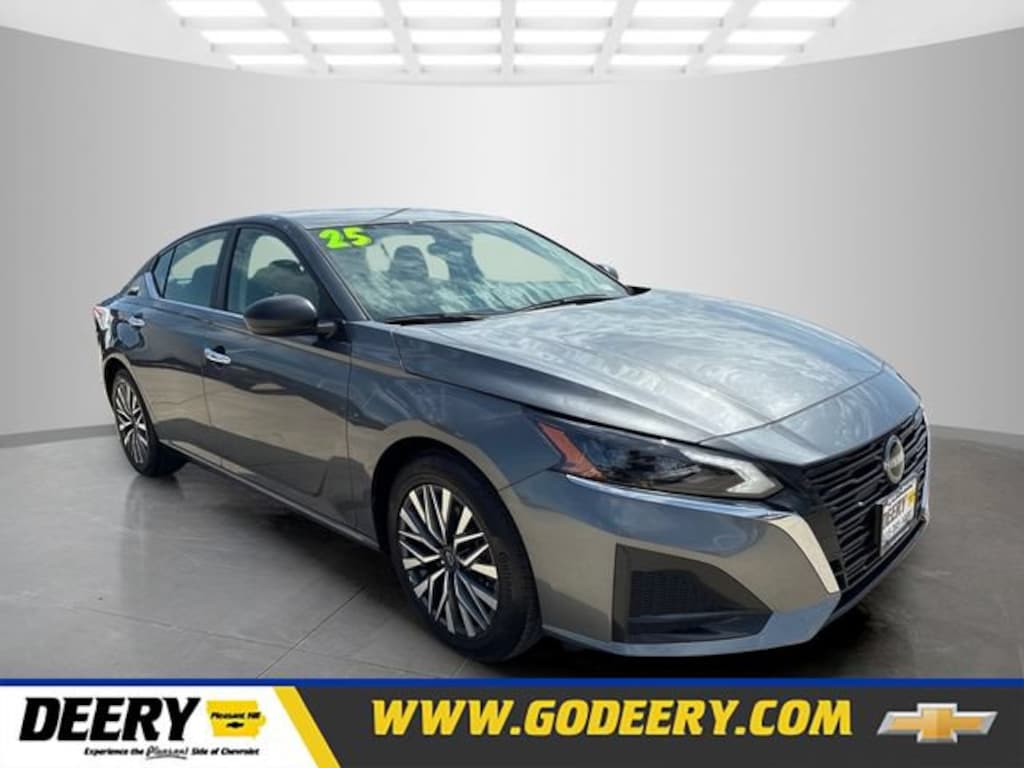Used 2025 Nissan Altima SV Sedan