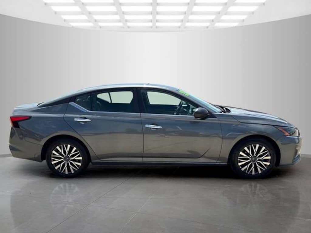 Used 2025 Nissan Altima SV Sedan