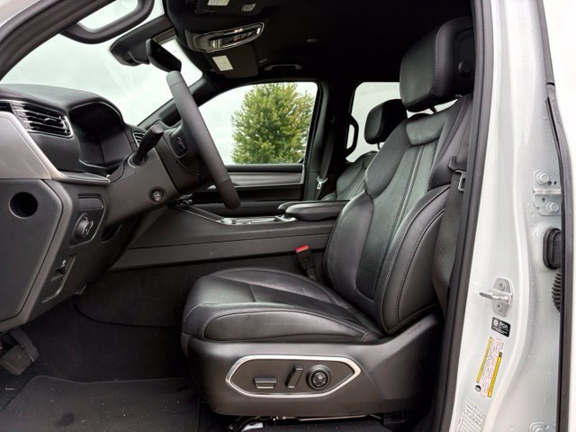 Used 2025 Jeep Wagoneer Series II 4x4 SUV