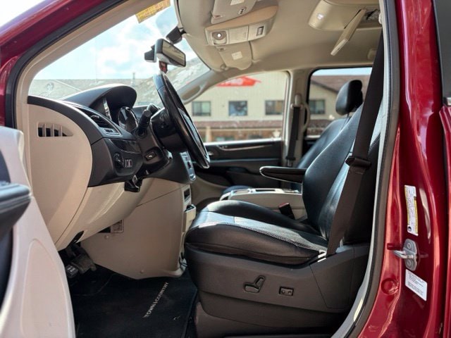 Used 2014 Chrysler Town & Country Touring-L with VIN 2C4RC1CG6ER455672 for sale in Iowa City, IA