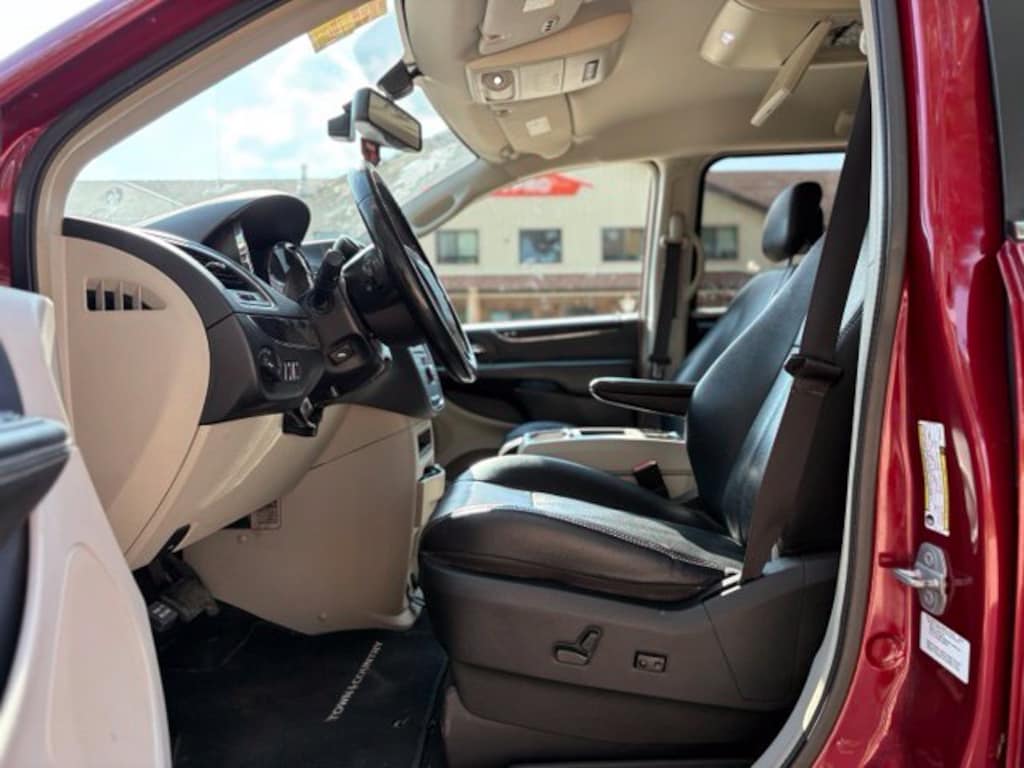 Used 2014 Chrysler Town & Country Touring-L Minivan/Van