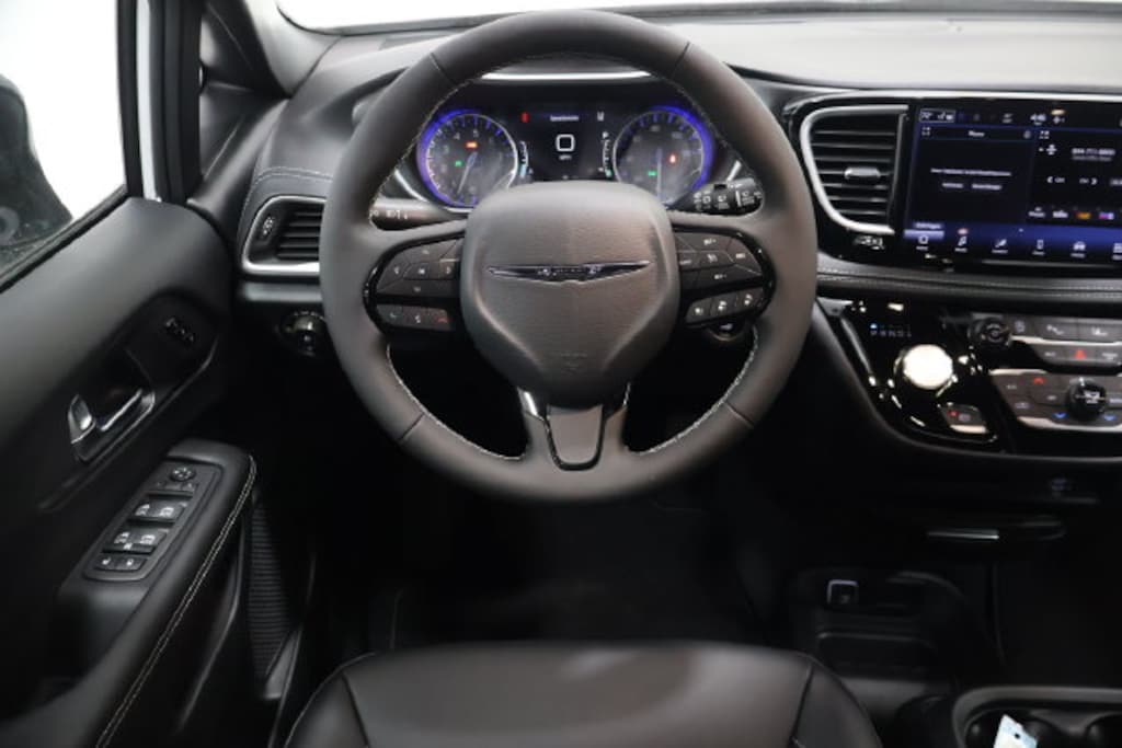 New 2026 Chrysler Pacifica Select Passenger Van