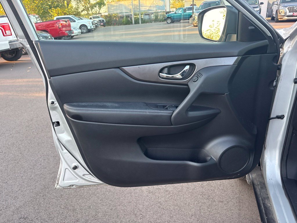 Used 2014 Nissan Rogue SV SUV