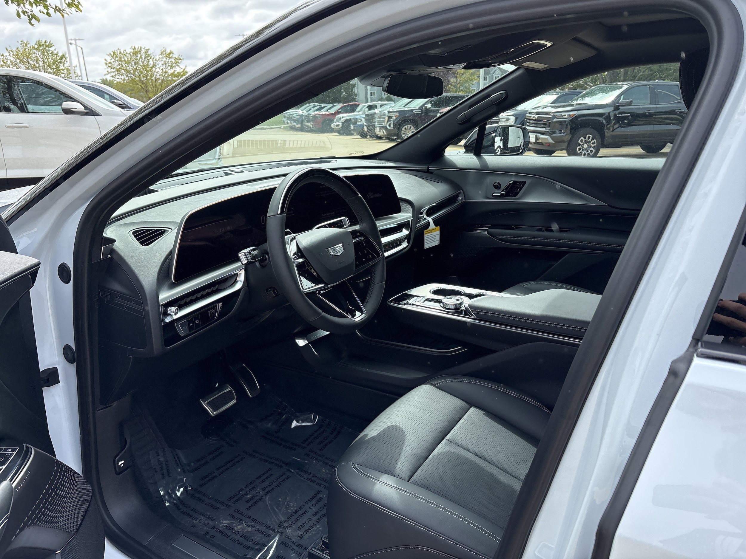 2027 Cadillac LYRIQ Sport - Photo 11