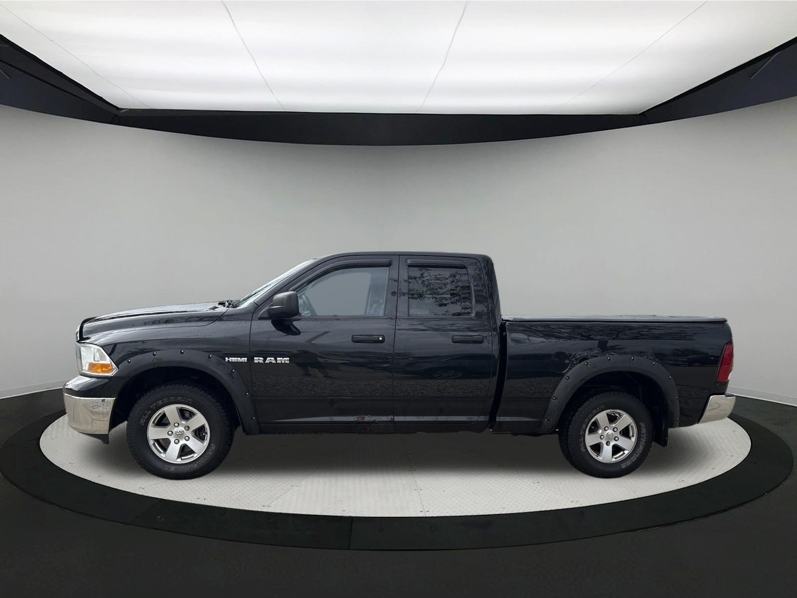 Used 2009 Dodge Ram 1500 Pickup ST with VIN 1D3HV18T99S826069 for sale in Sycamore, IL
