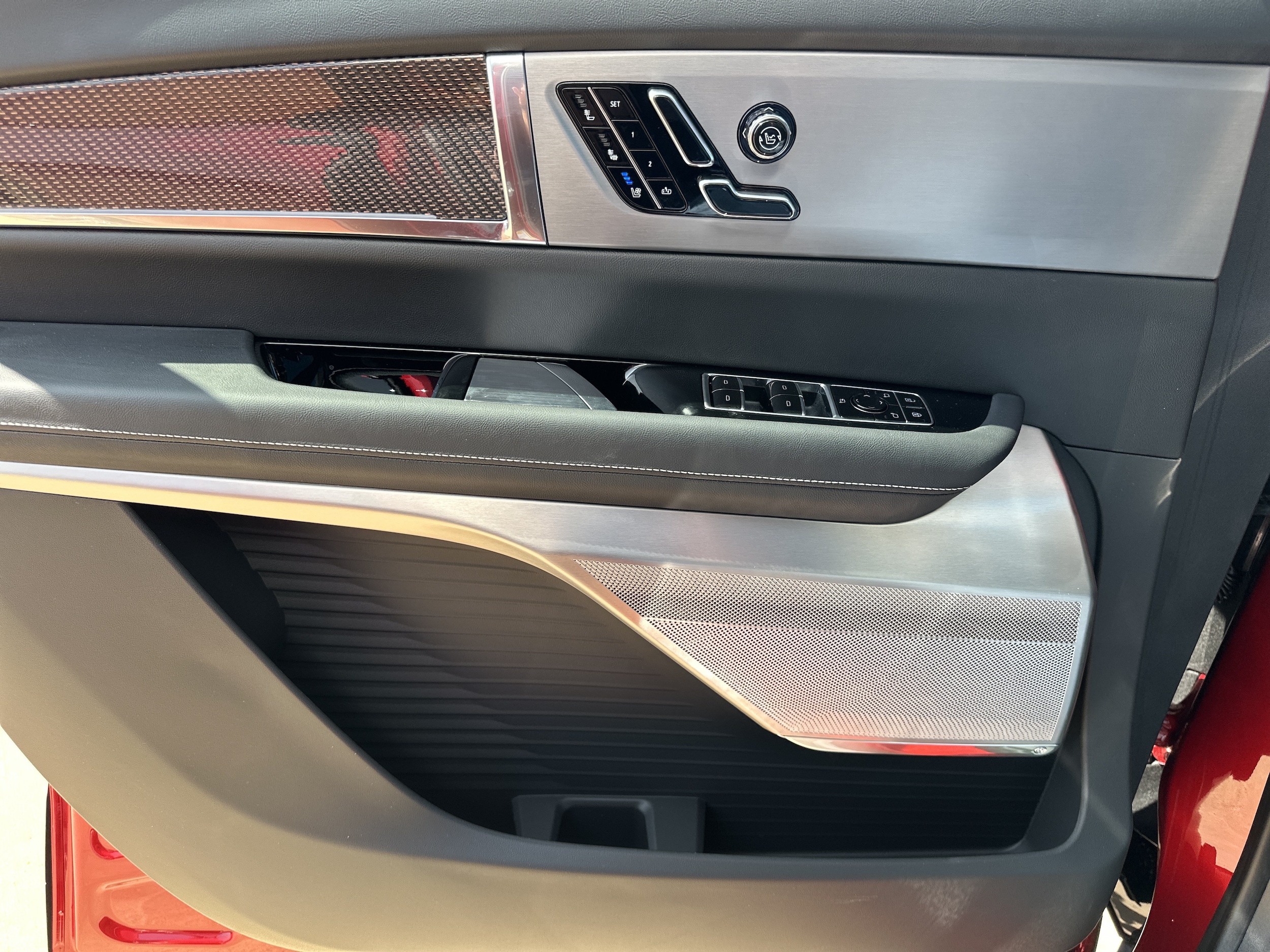 2027 Cadillac VISTIQ Sport - Photo 10