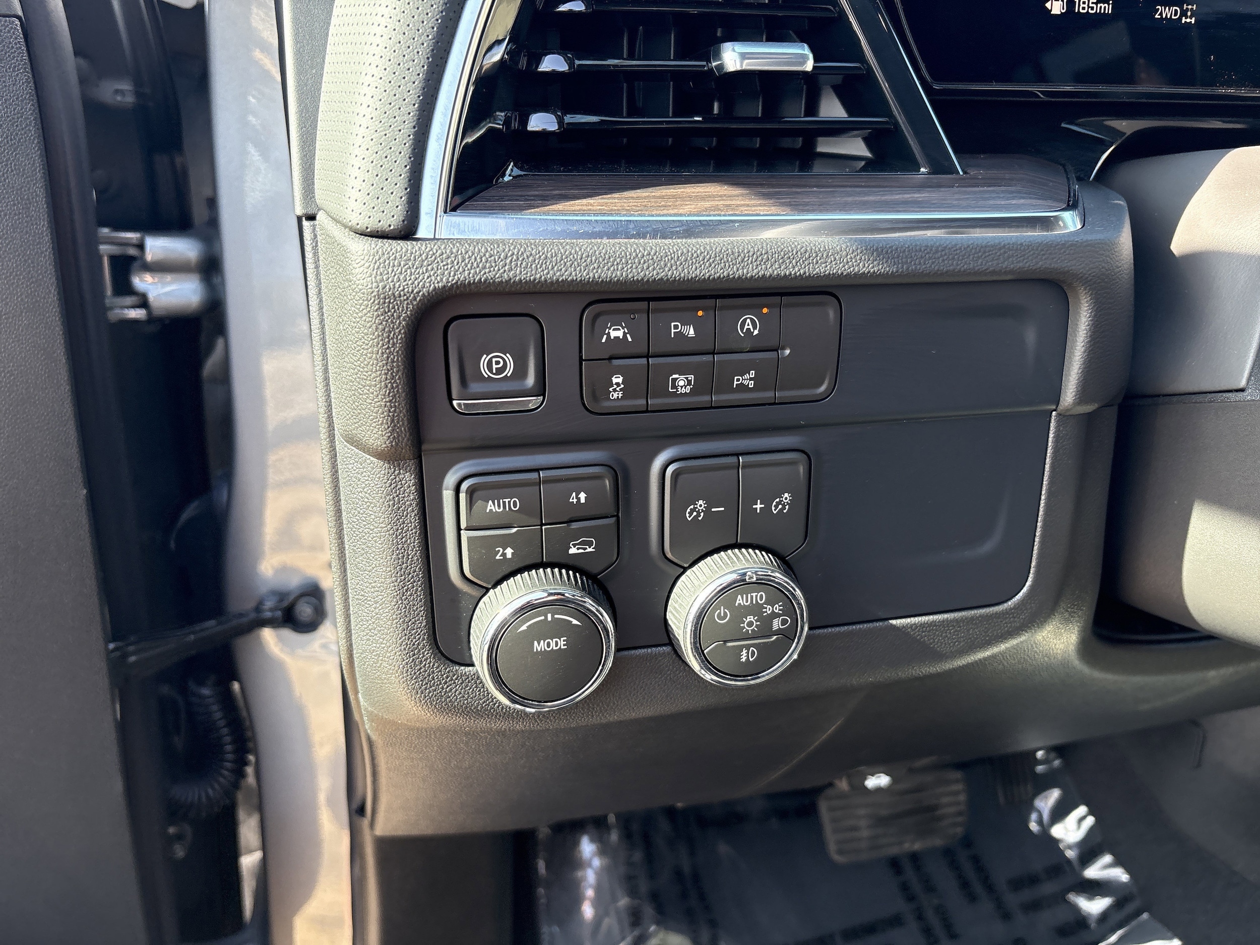 2026 Chevrolet Suburban Premier - Photo 21