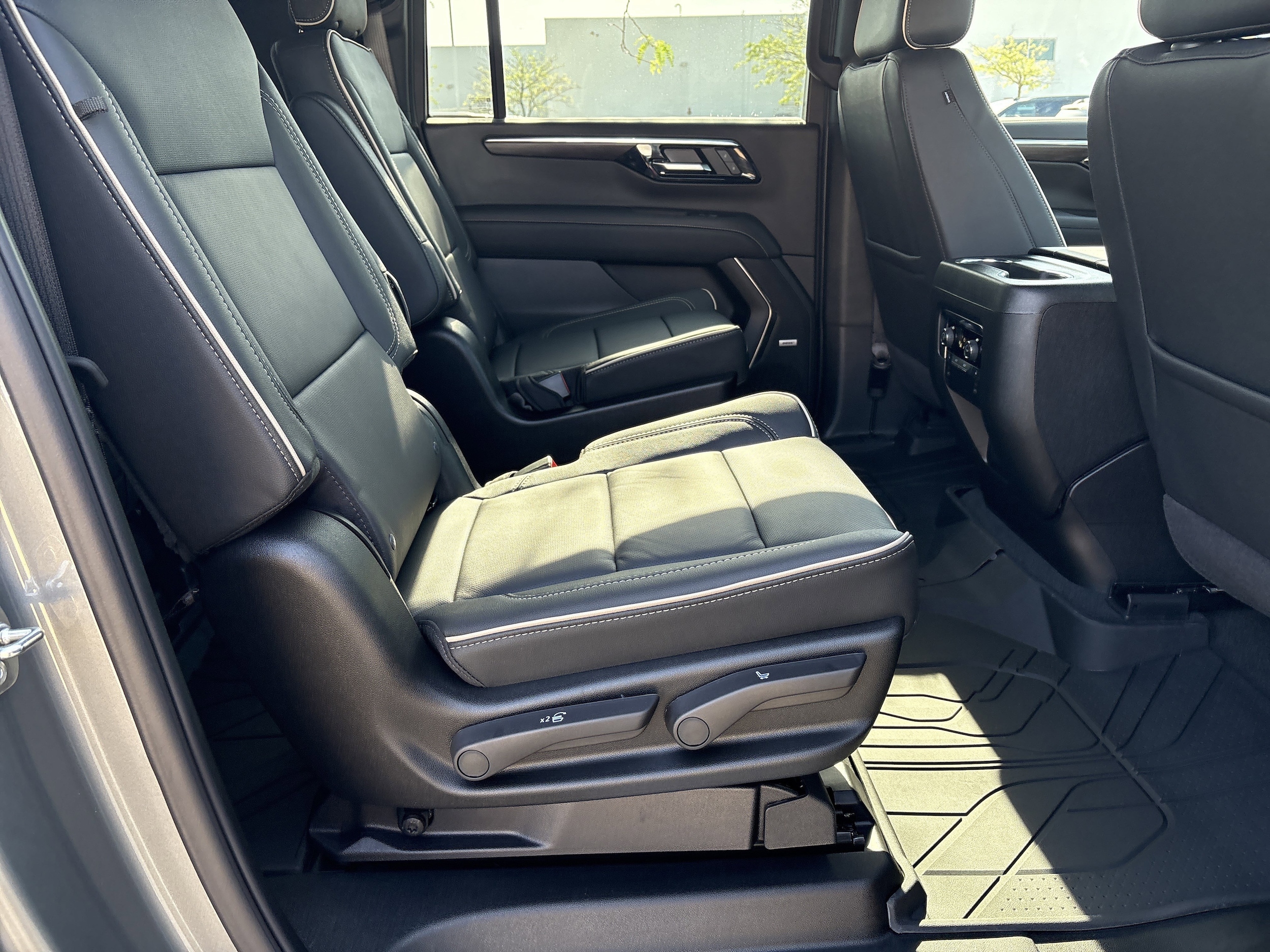 2026 Chevrolet Suburban Premier - Photo 17