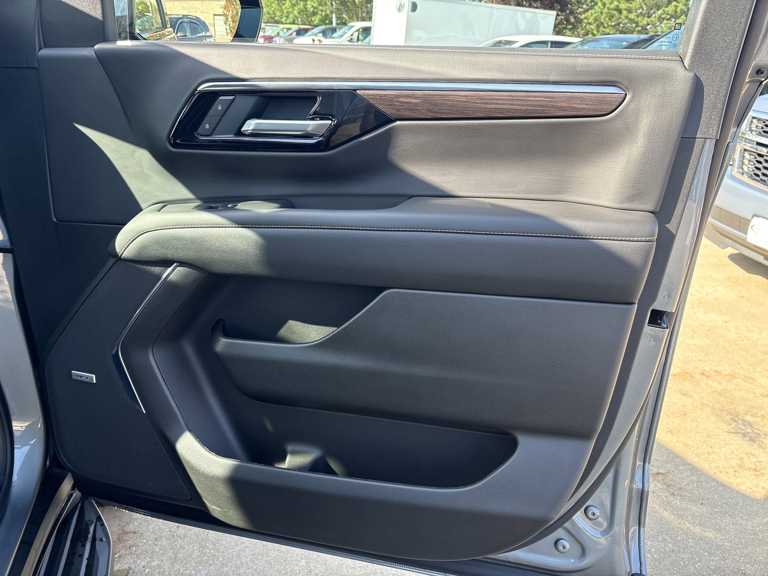 2026 Chevrolet Suburban Premier - Photo 19