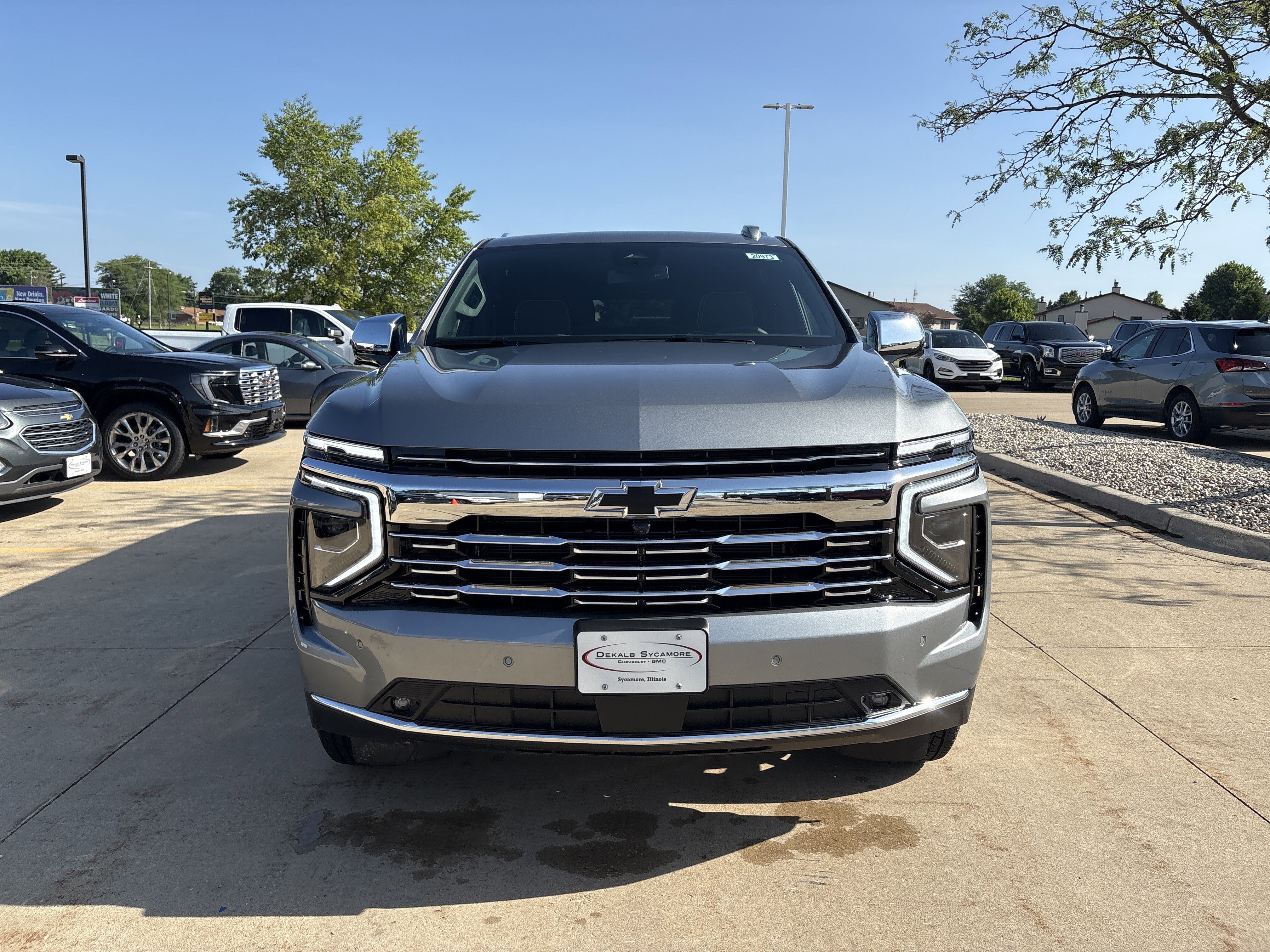 2026 Chevrolet Suburban Premier - Photo 8