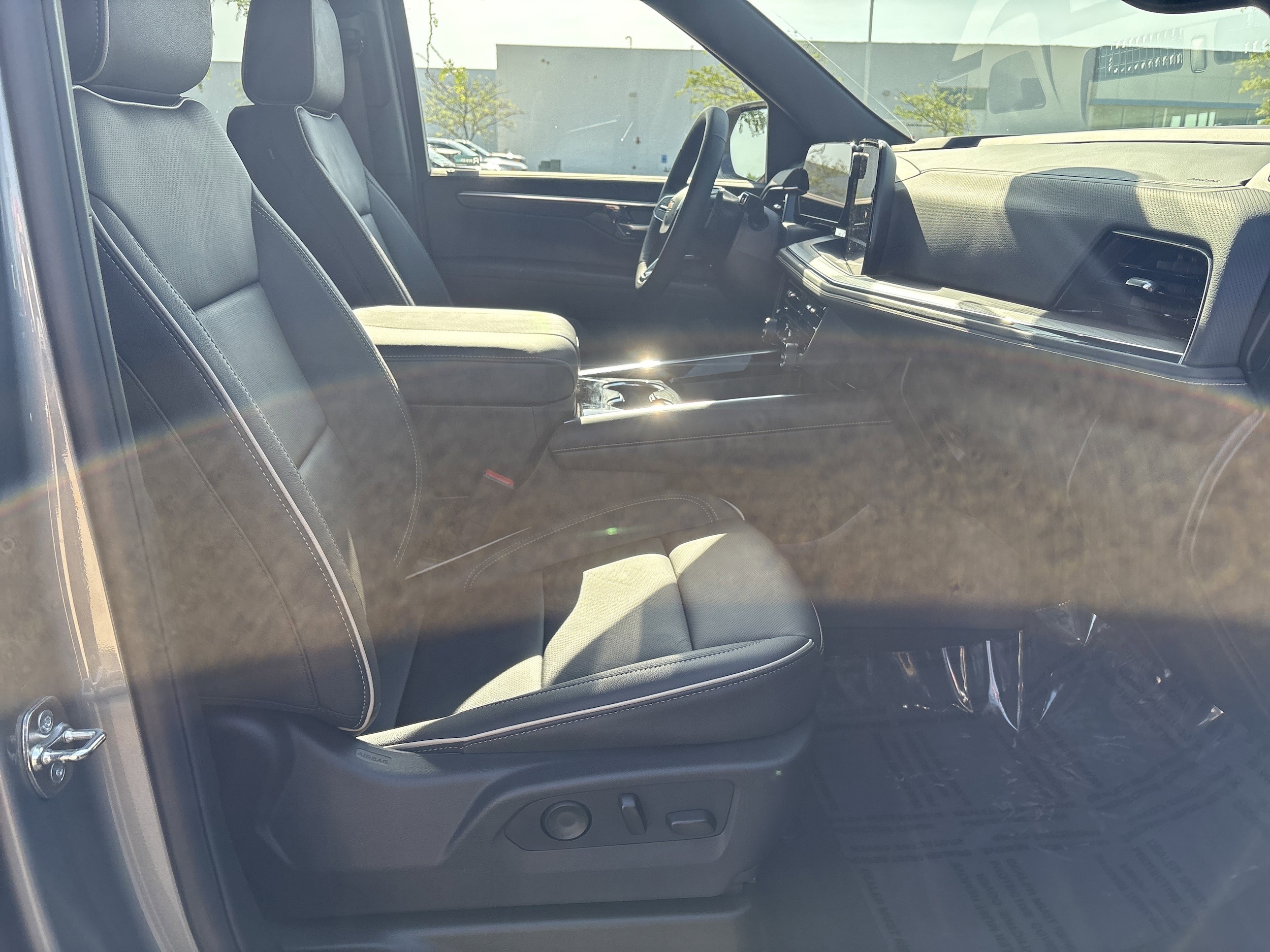 2026 Chevrolet Suburban Premier - Photo 20
