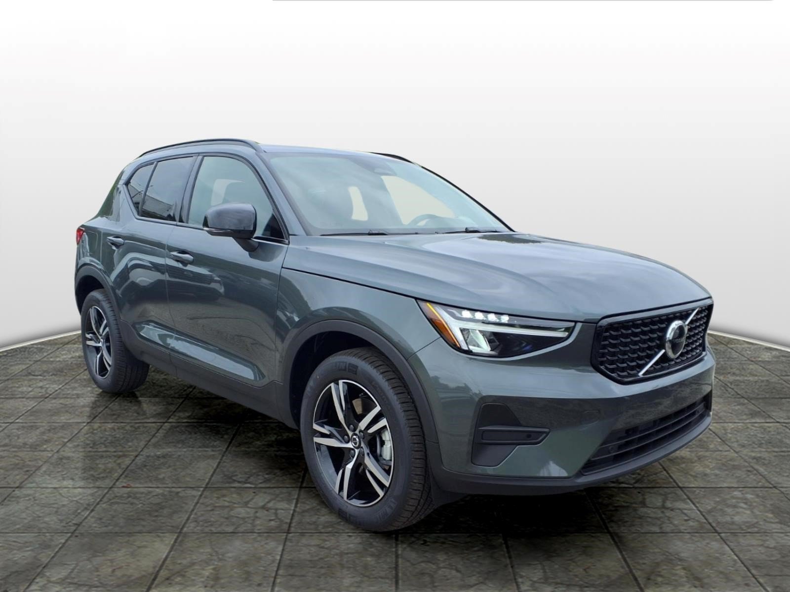 New 2026 Volvo XC40 B5 Core SUV