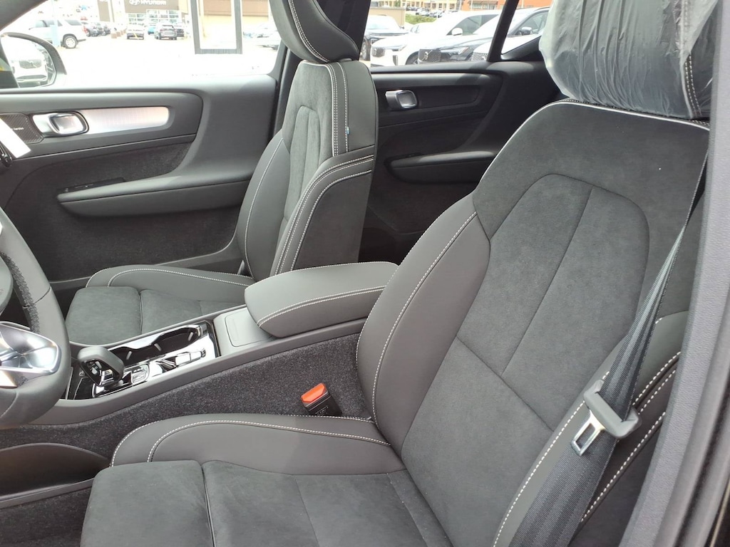 New 2026 Volvo XC40 B5 Ultra Black Edition SUV