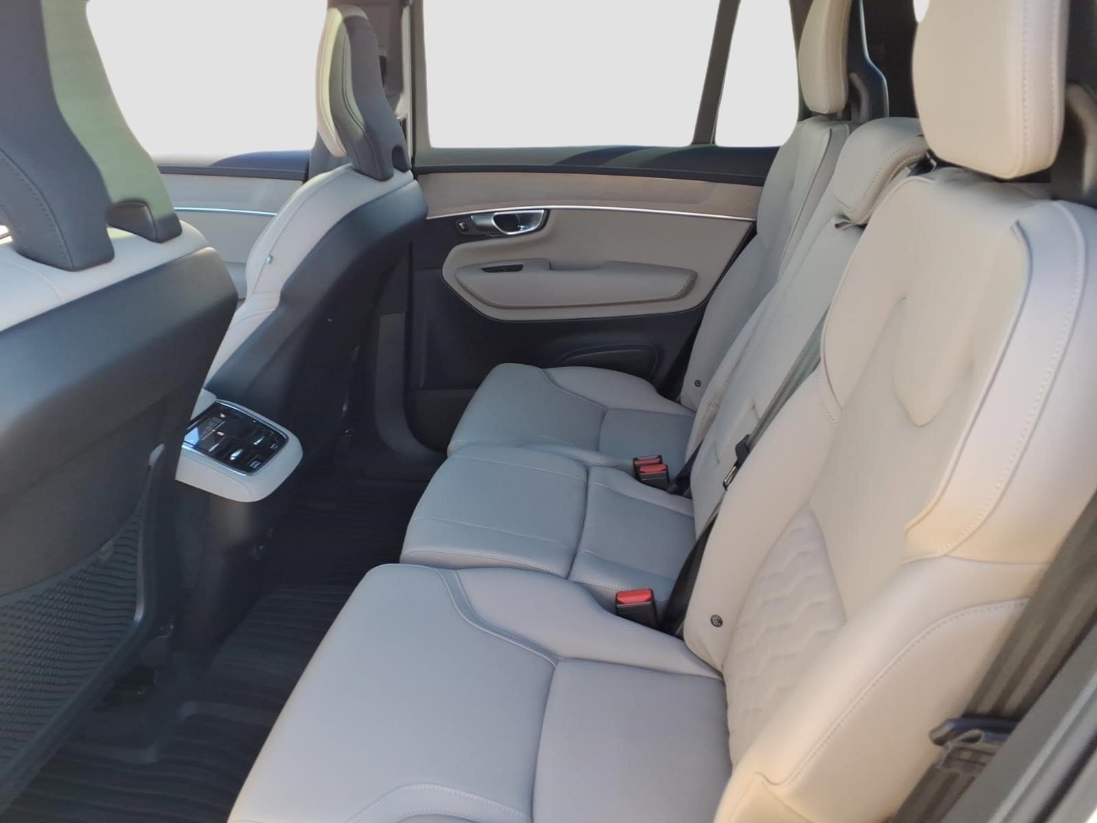 2026 Volvo XC90 Plus - Photo 13