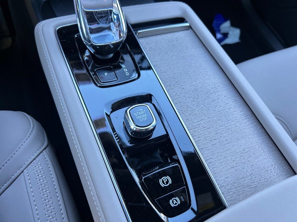 2026 Volvo XC90 Plus - Photo 8