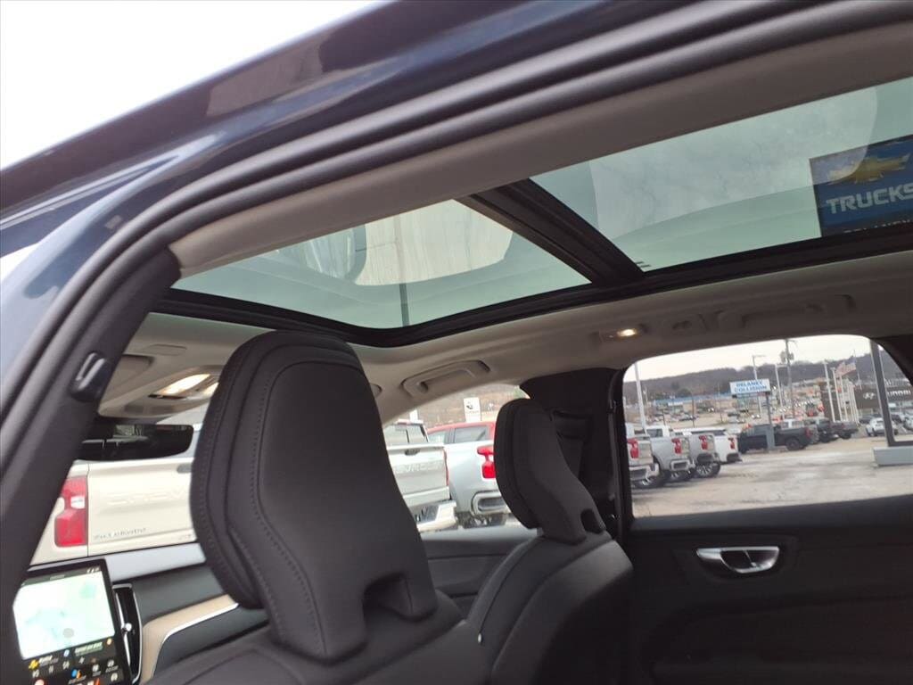 2026 Volvo XC60 Plus - Photo 6