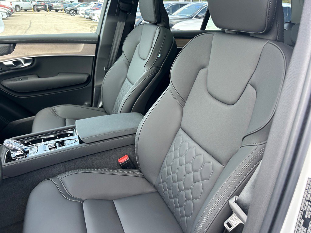 2026 Volvo XC90 Plus - Photo 6