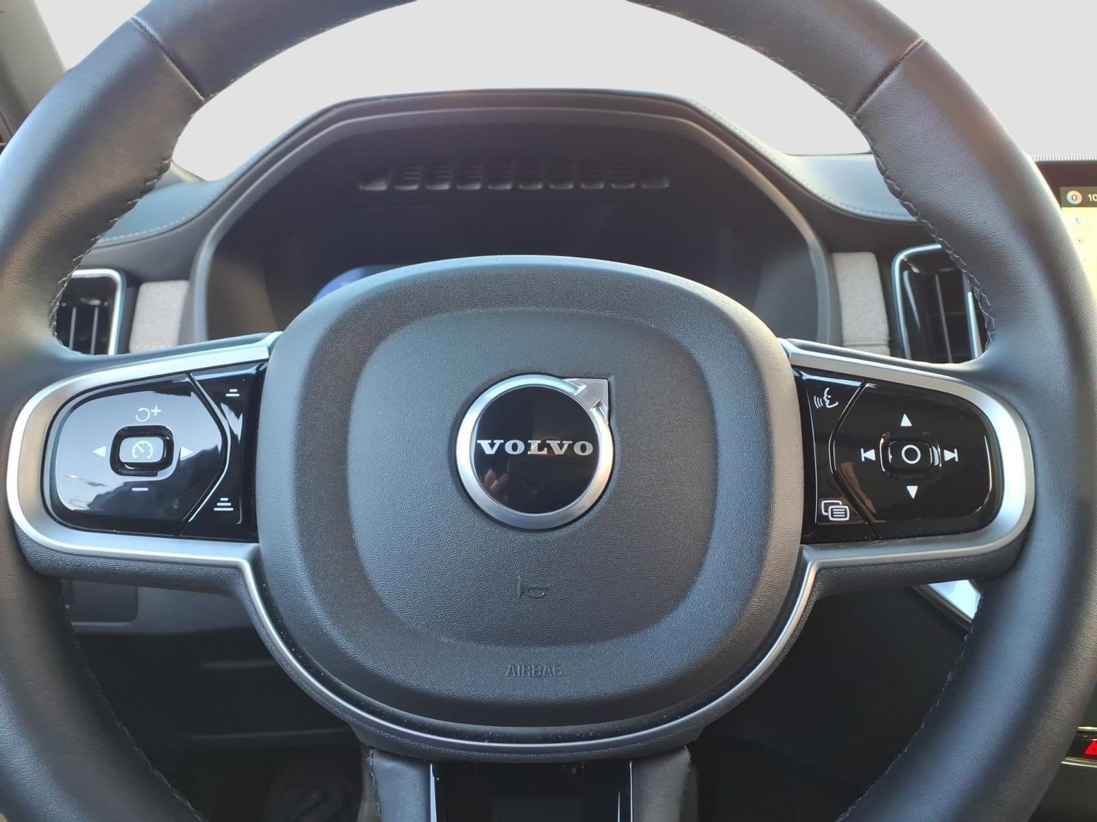 2026 Volvo XC90 Plus - Photo 24
