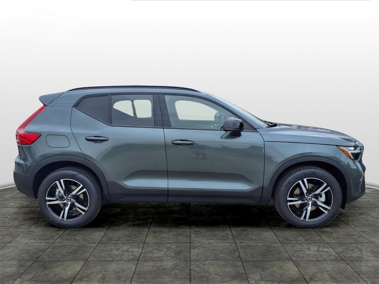 New 2026 Volvo XC40 B5 Core SUV