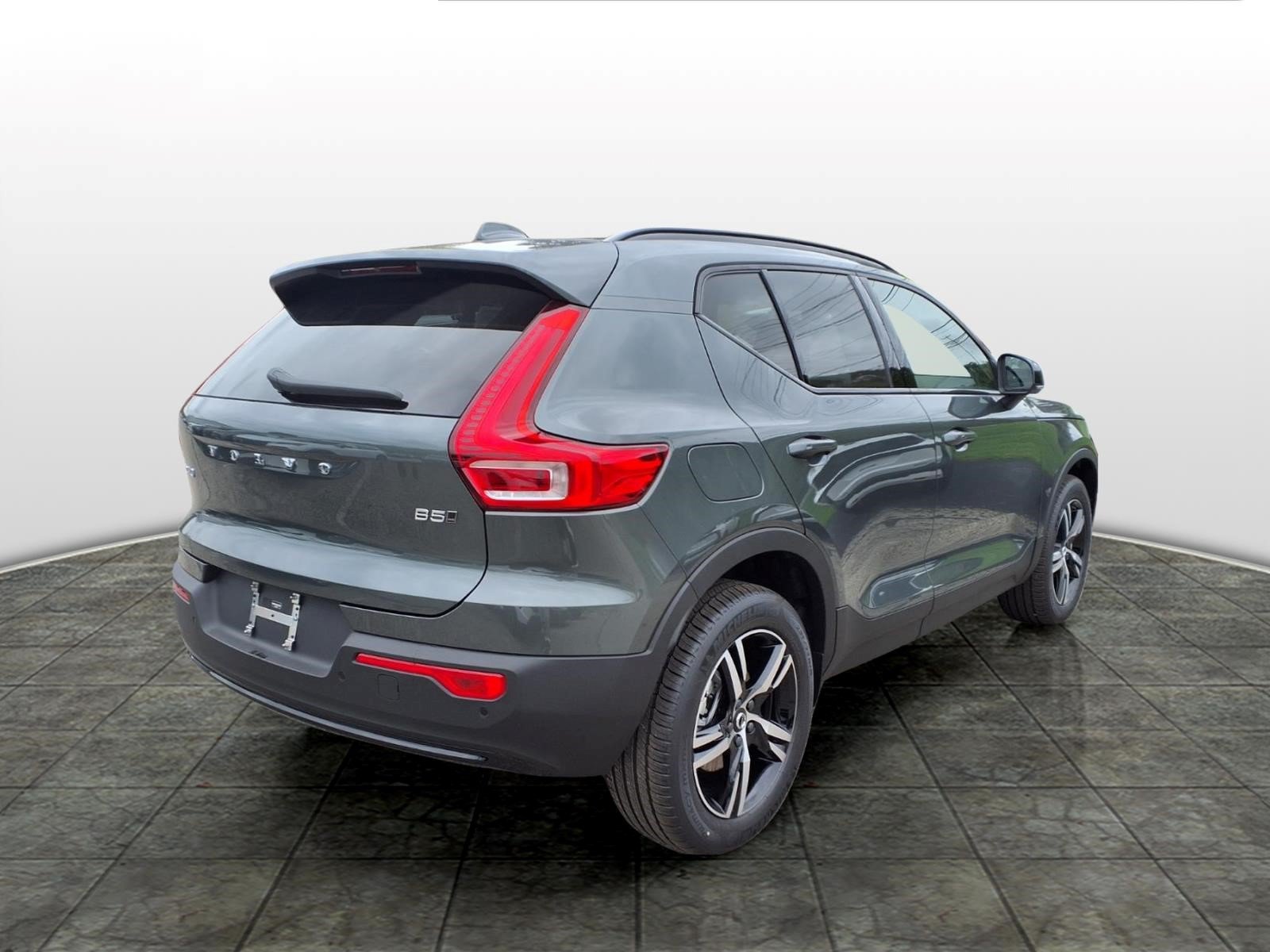 New 2026 Volvo XC40 B5 Core SUV